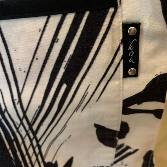 Beautiful and airy Koi nursing top, summery, with poppies - Picture 6 of 7